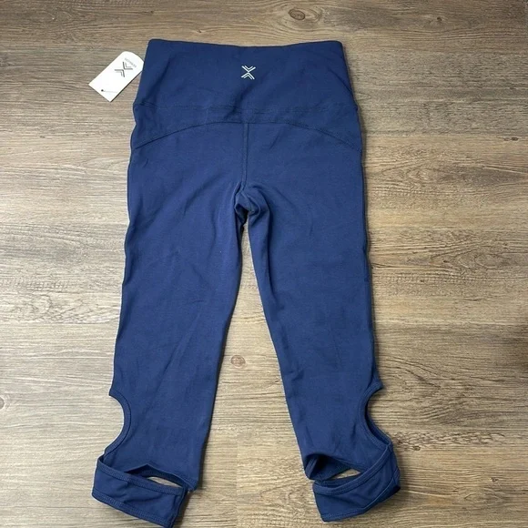 NWT Xersion Women’s Navy Blue Capri Legging, size small - Picture 8 of 9